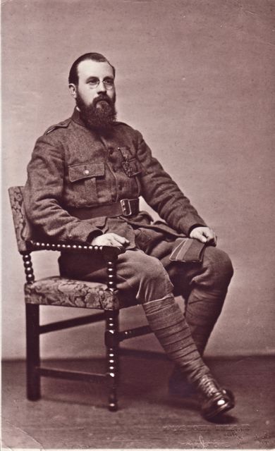 Nonkel Hubert had tientallen eretekens die hij toegestuurd kreeg geretourneerd. Wegens een emaille-allergie. 